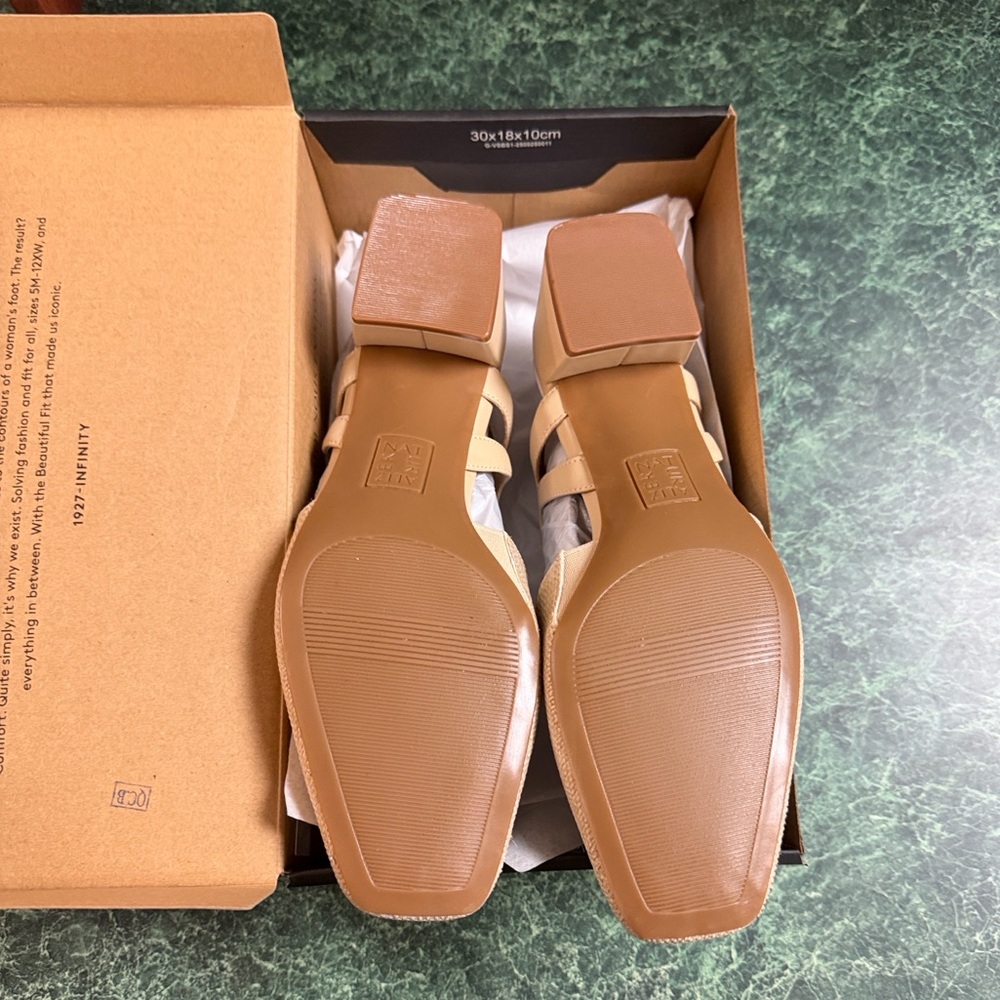 NATURALIZER HATTIE STRAPPY DRESS SHOE - Picture 3 of 11